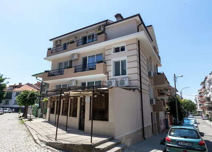 Tiffany Boutique Suits - Konukevi Ahyolu