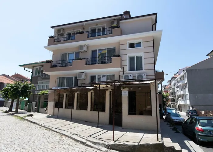 Konukevi Tiffany Boutique Suits -