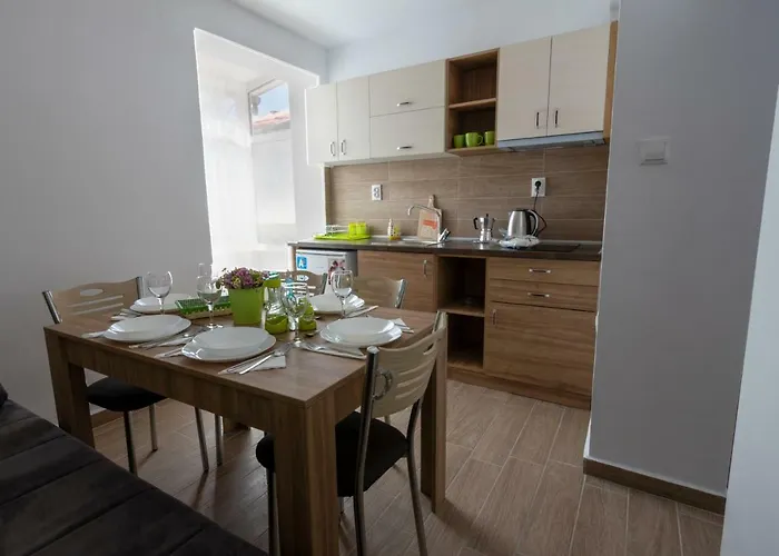 Konukevi Tiffany Boutique Suits - Ahyolu