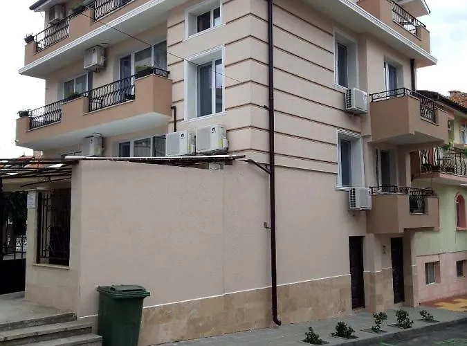 Tiffany Boutique Suits - Πανσιόν Πομόριε