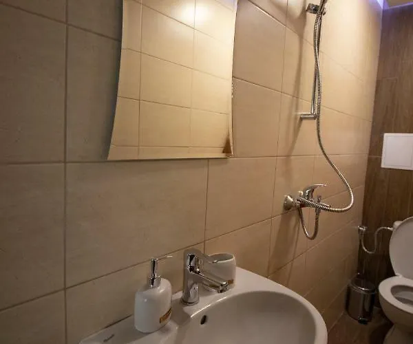 Πανσιόν Tiffany Boutique Suits -