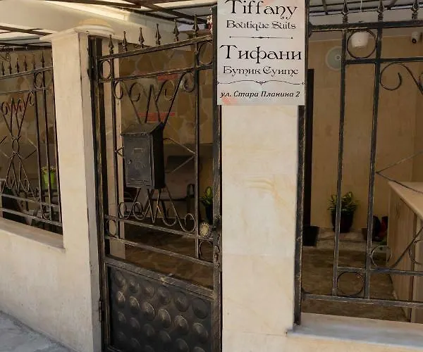 Tiffany Boutique Suits - Πομόριε